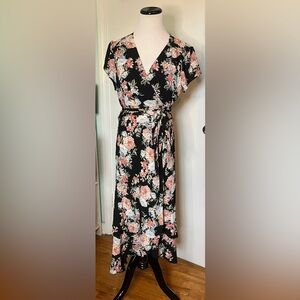 Wayf Medium Floral Wrap Dress Roses Short Sleeve Flattering Waisted Black Pink